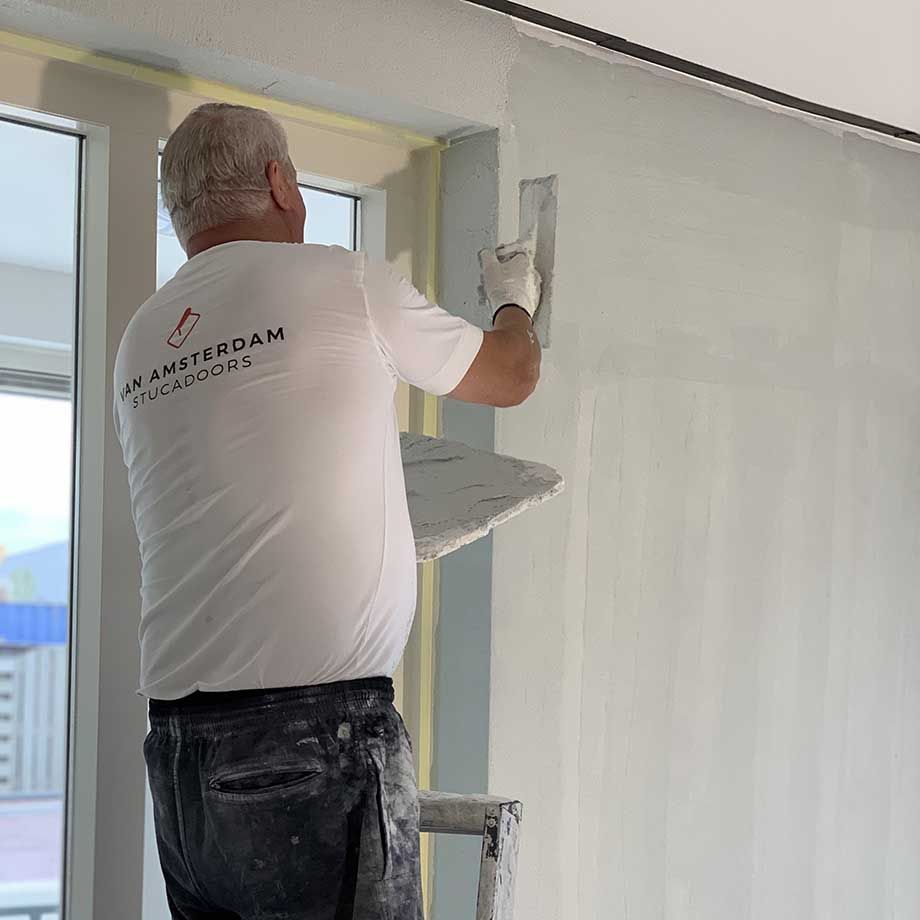 Stucadoor in actie
