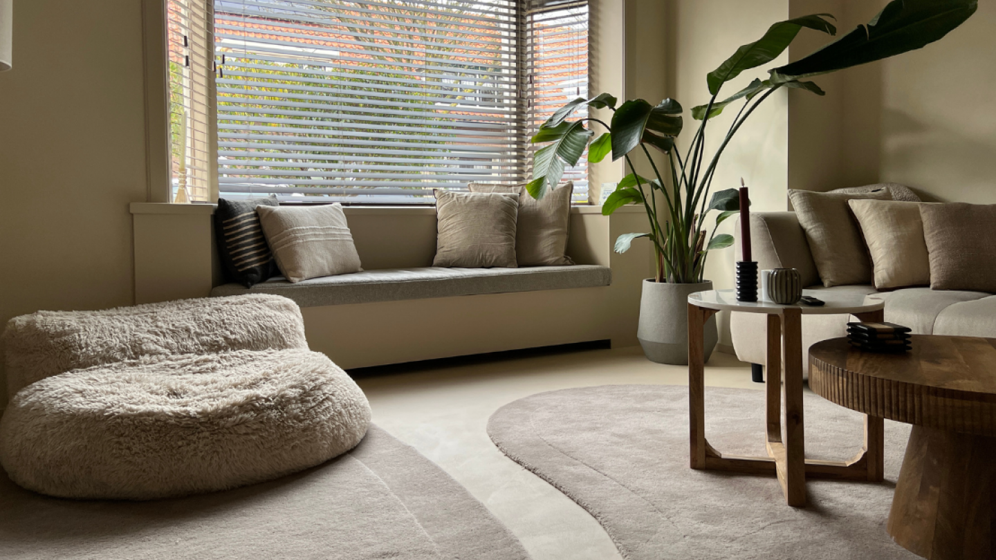 Microcementvloer in woonkamer Katwijk