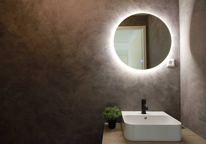 Brander stucco toilet