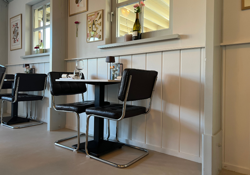 Microcementvloer in restaurant Hoogmade